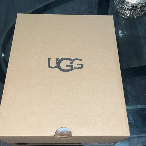 UGG Bailey Button II ‼️NEW‼️👢👡🥿 - Picture 9 of 9